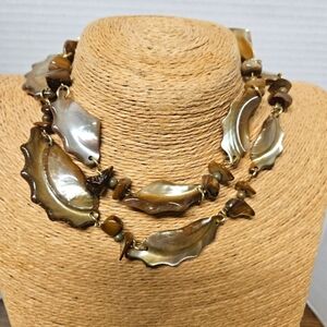 Vintage Dyed Mother of Pearl Irridescent Shell Necklace